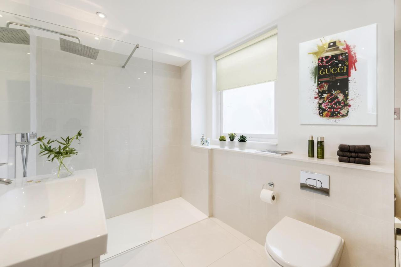 Explore The Most Exquisite West-End From A Harrods Family And Couple Home London Eksteriør billede