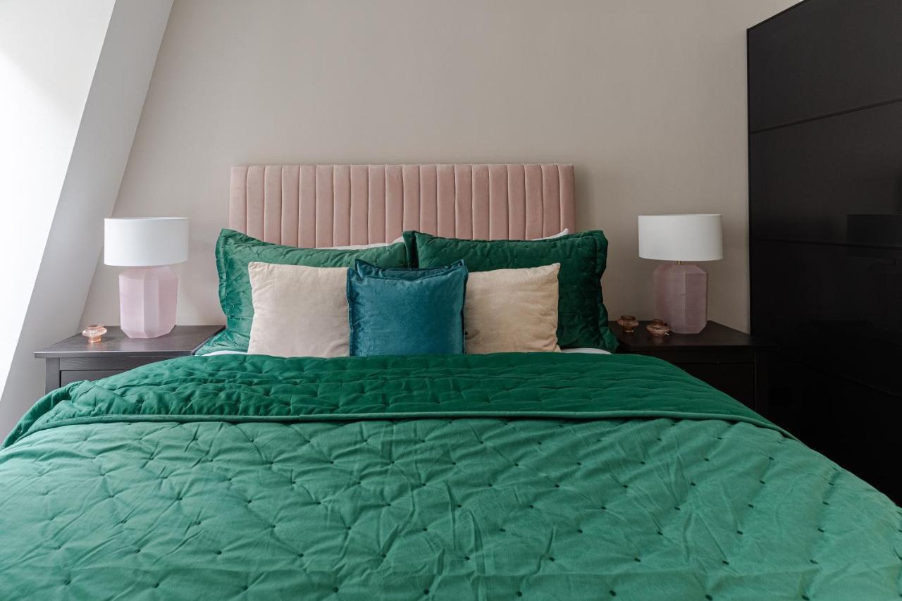 Explore The Most Exquisite West-End From A Harrods Family And Couple Home London Eksteriør billede