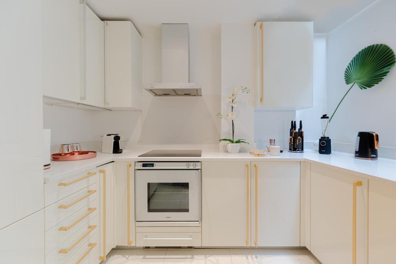 Explore The Most Exquisite West-End From A Harrods Family And Couple Home London Eksteriør billede