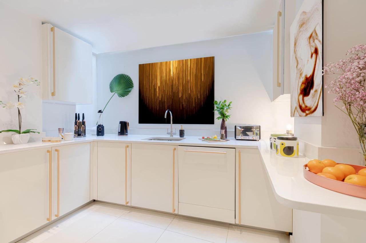 Explore The Most Exquisite West-End From A Harrods Family And Couple Home London Eksteriør billede