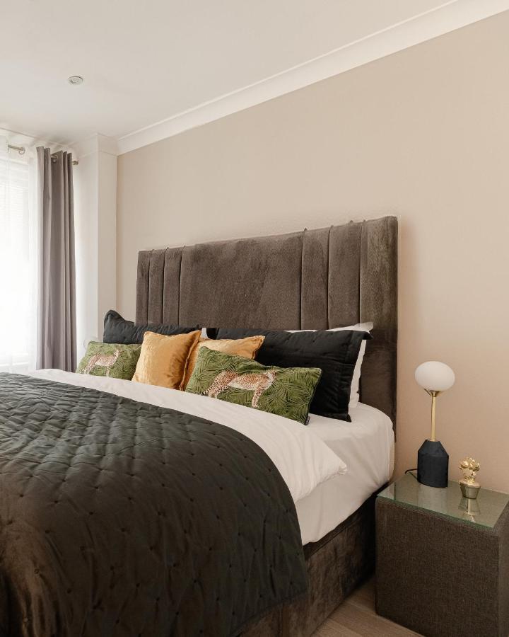 Explore The Most Exquisite West-End From A Harrods Family And Couple Home London Eksteriør billede