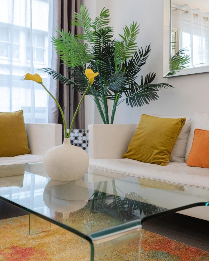 Explore The Most Exquisite West-End From A Harrods Family And Couple Home London Eksteriør billede